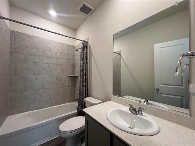 Building Photo - 305 Hackberry St