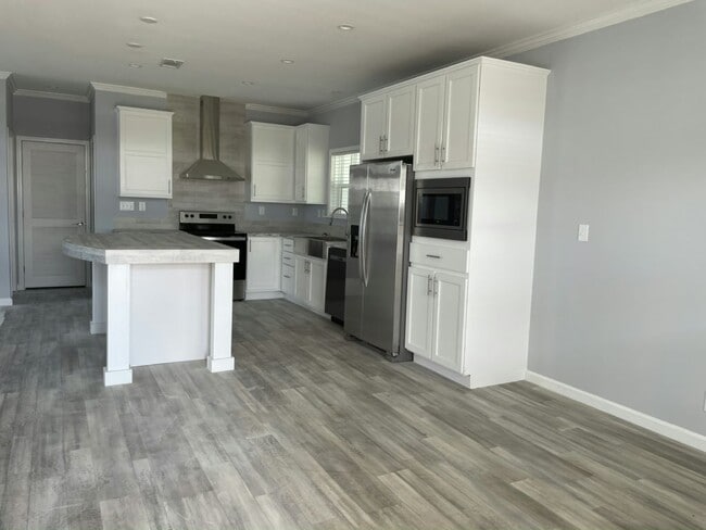 Building Photo - 586 Country Meadows Blvd