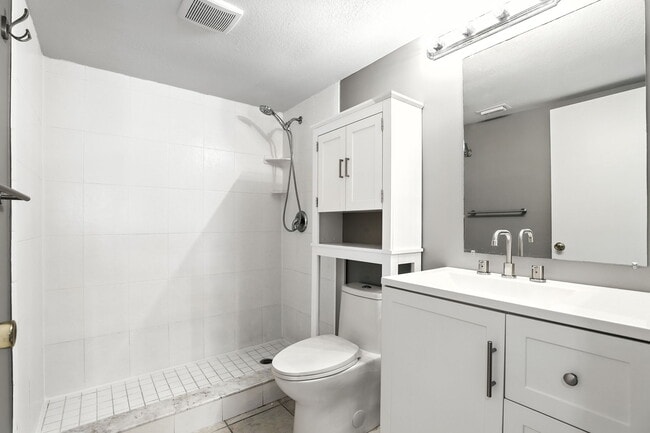 Building Photo - 8201 Sun Spring Cir