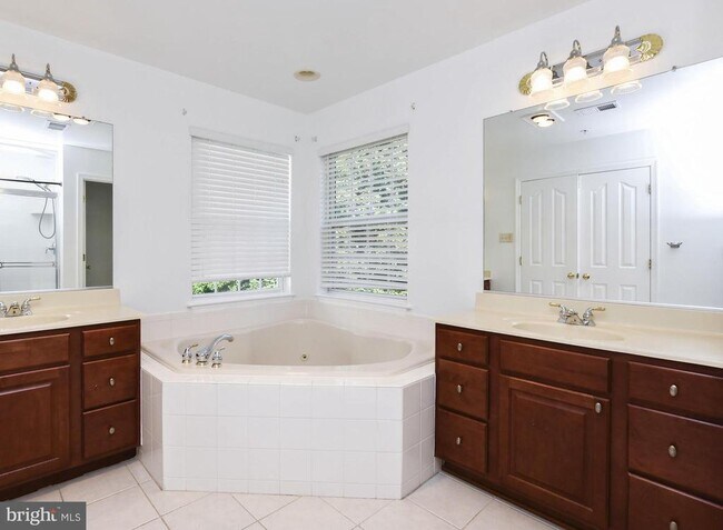 Building Photo - 13003 Belle Meade Trace