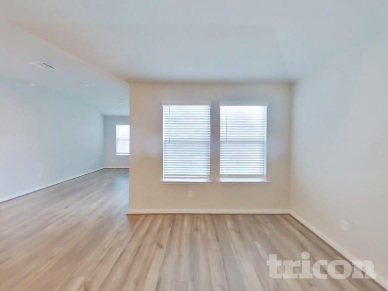 Building Photo - 13538 Paxton Blvd