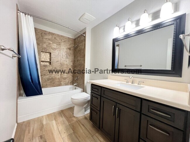 Building Photo - Three Bedroom home in Rancho Escondido