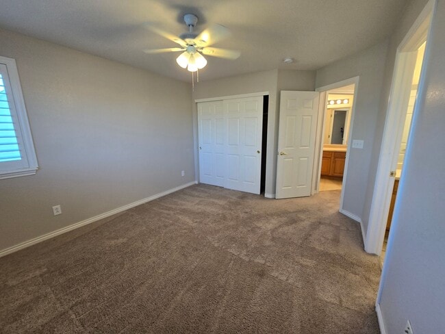 Building Photo - Large 4 bed with study and loft  in Vista Pointe