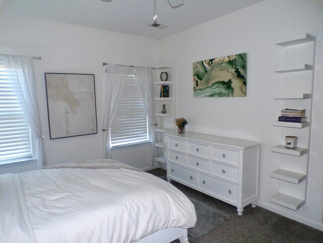 Building Photo - 114 Eldon Dr