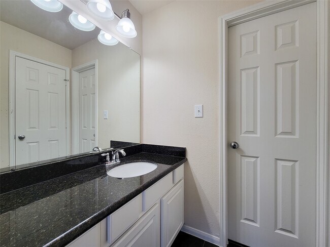 Building Photo - 26307 Langdon Ct