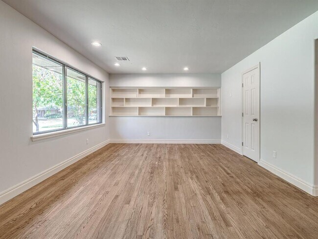 Building Photo - 1320 Avondale Dr