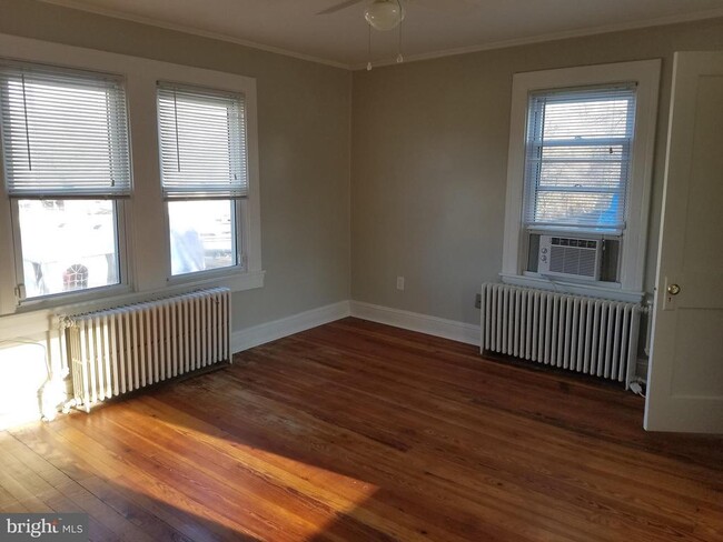 Building Photo - 17 Riverview Ave