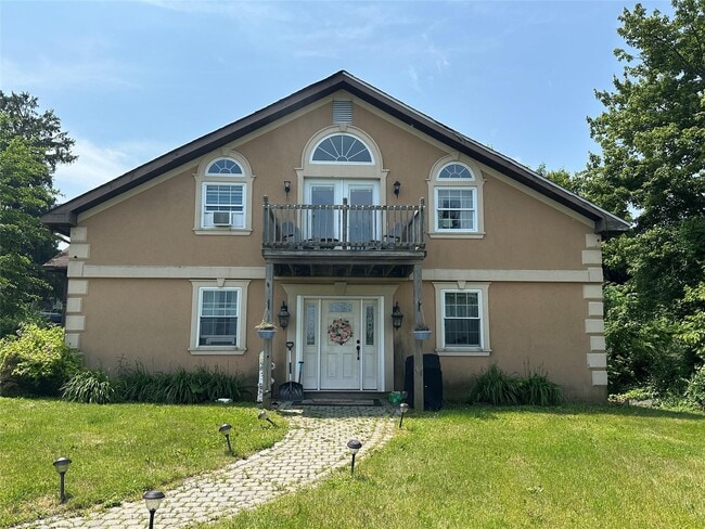 Primary Photo - 852 Freedom Plains Rd