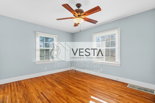 Building Photo - 18 Canterbury Rd