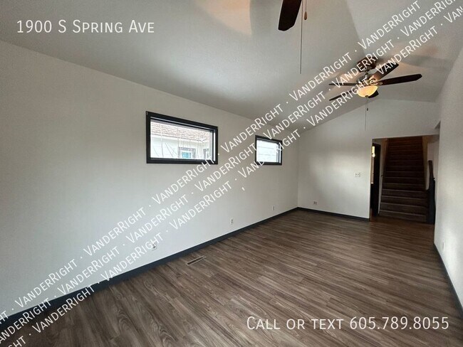 Building Photo - Spacious 4 Bedroom House With Huge Garage!
