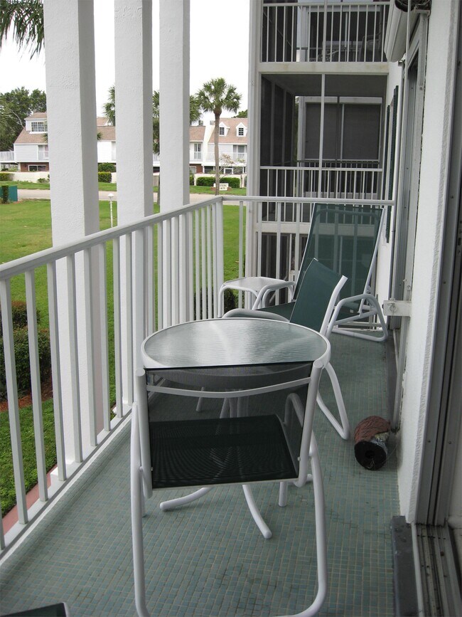 Building Photo - 100 The Esplanade S