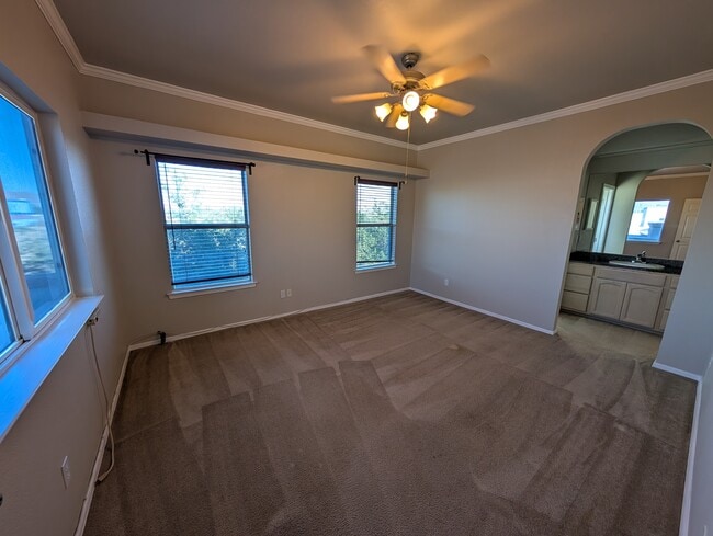 Building Photo - 805 Bonnie Ct