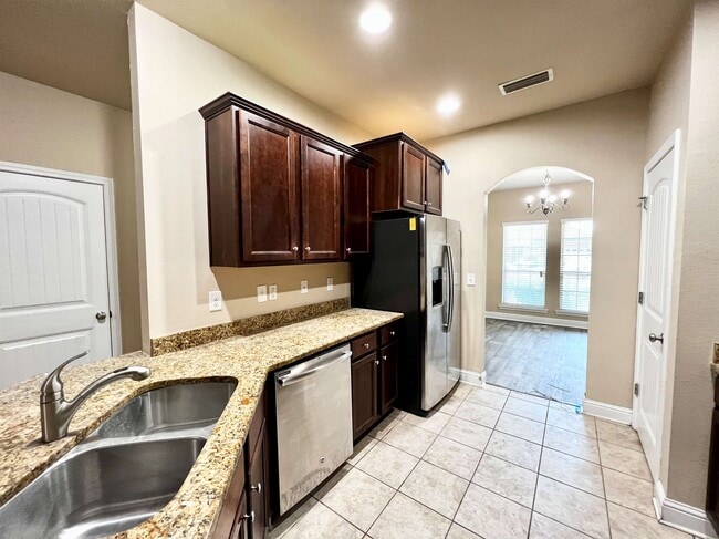 Building Photo - 3441 Summer Woods Dr