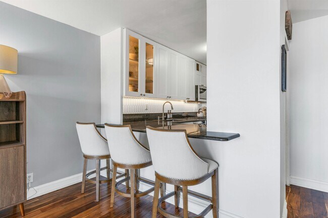 Building Photo - 1203 River Rd