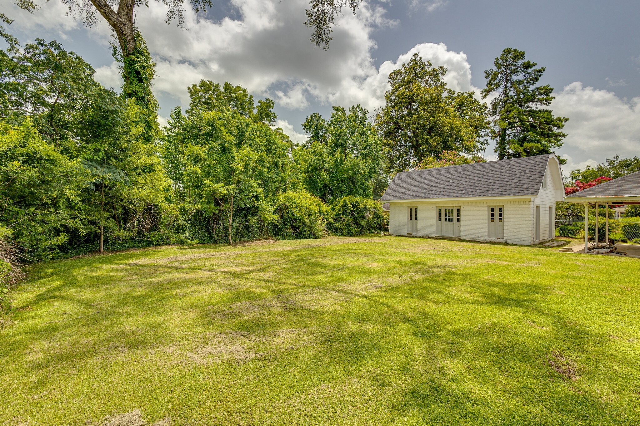 Building Photo - 2408 Katherine Dr