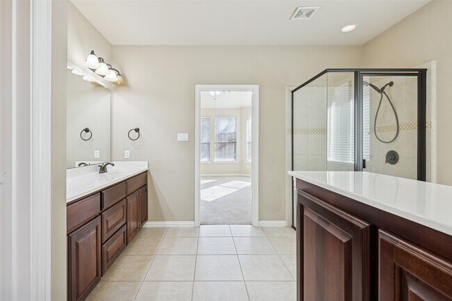 Building Photo - 11 Vershire Cir