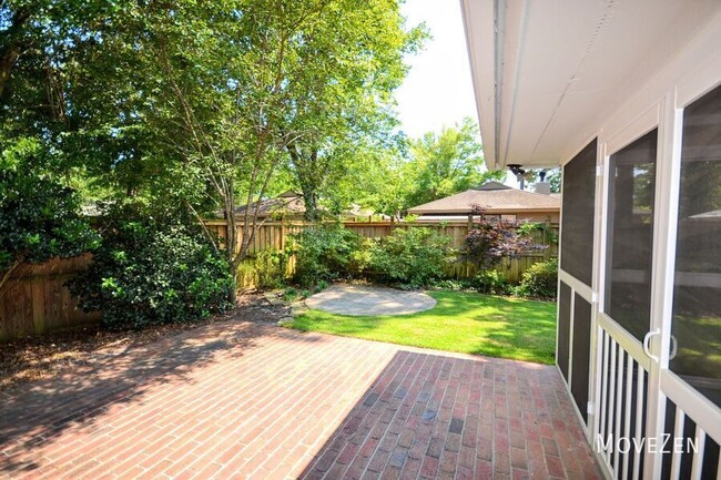 Building Photo - 1210 Smith Bay Cir W