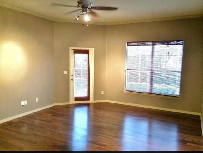 Building Photo - 8055 Glitter Ct
