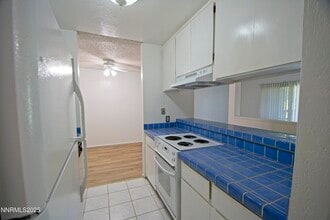 Building Photo - 2955 Lakeside Dr