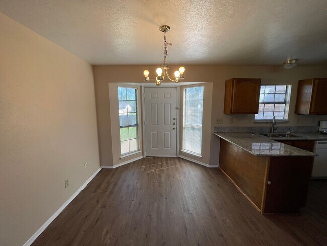 Building Photo - Perfect Home for you!