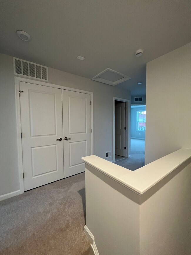 Building Photo - 5981 McComb St