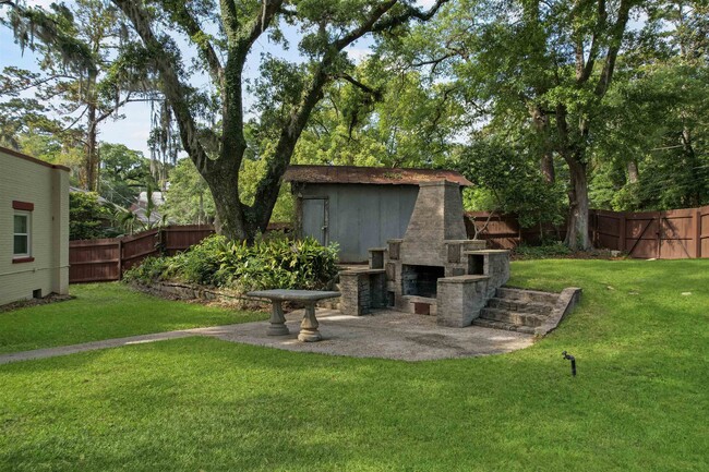Building Photo - 1647 Lake Ella Dr