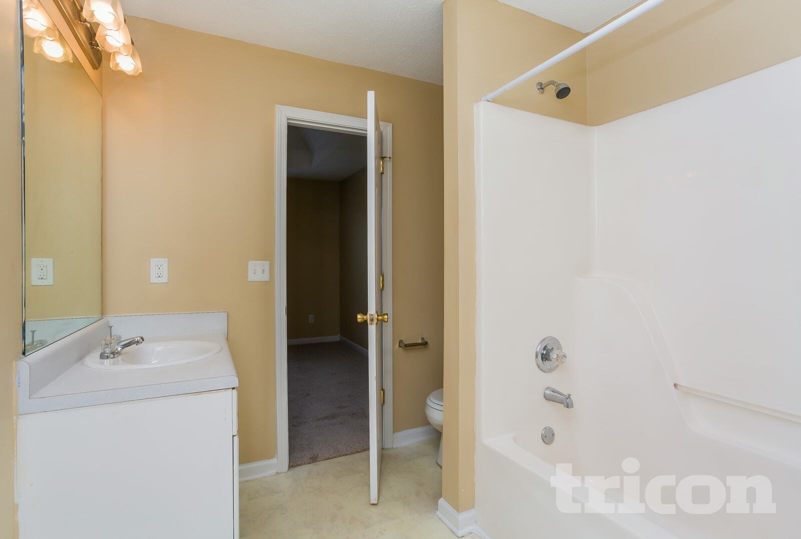 Building Photo - 1420 Spring Hill Run