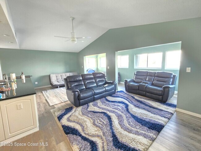 Building Photo - 0000 Pineapple Ave