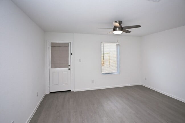 Building Photo - 7639 Varo Gln