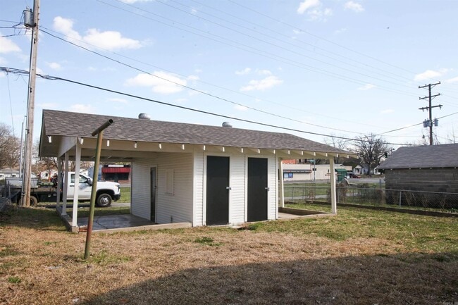 Building Photo - 1814 Moss St