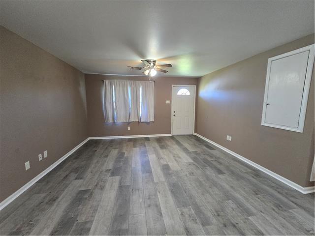 Building Photo - 10483 River Rd