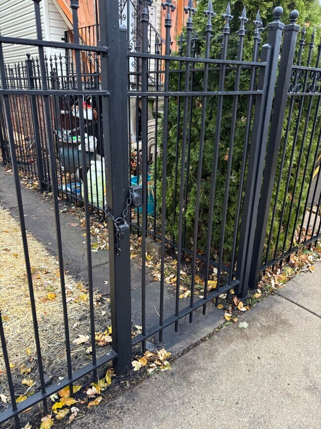 Building Photo - 3836 W Wabansia Ave