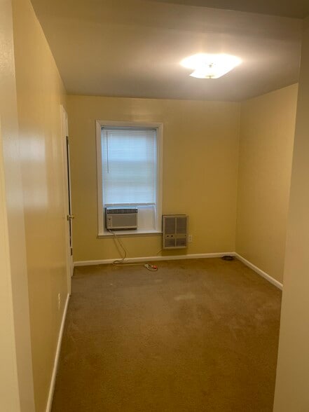 Building Photo - 1324 5th Ave