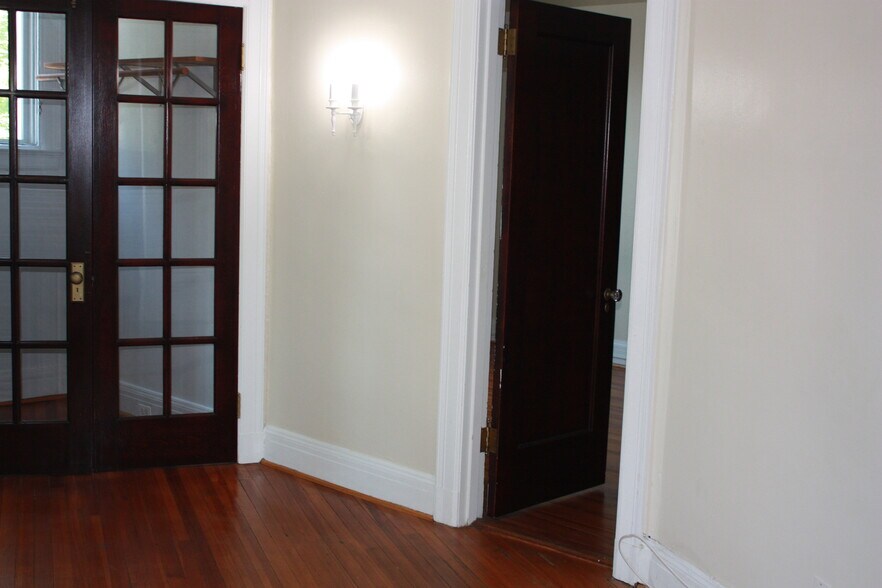 Building Photo - 3409 Greenway