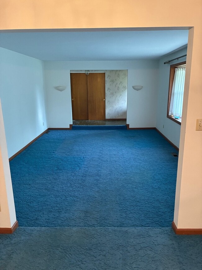 Building Photo - 2045 Fox Run Rd