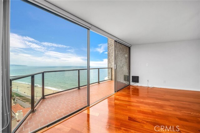 Building Photo - 531 Esplanade