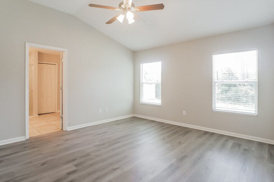 Building Photo - 165 River Dee Dr