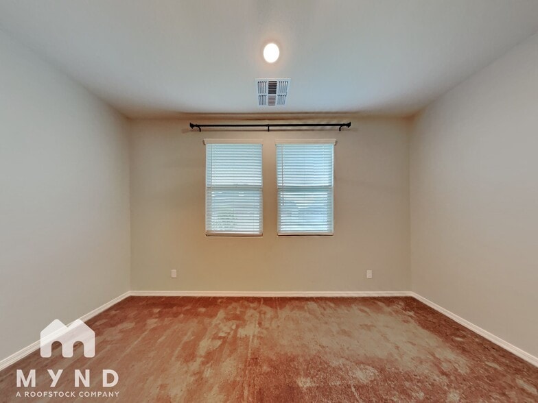 Building Photo - 15093 W Latham St