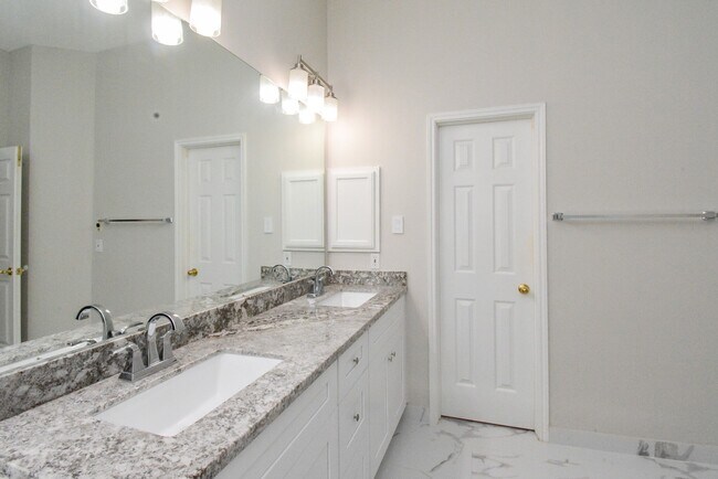 Building Photo - 1638 Almond Brook Ln