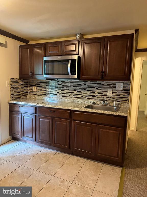 Building Photo - 12859 Valleywood Dr