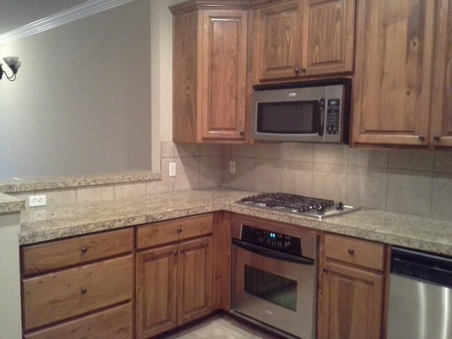 Building Photo - Precious Condo close to Womans Hospital