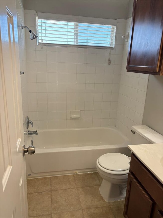 Building Photo - 303 Grutsch Dr