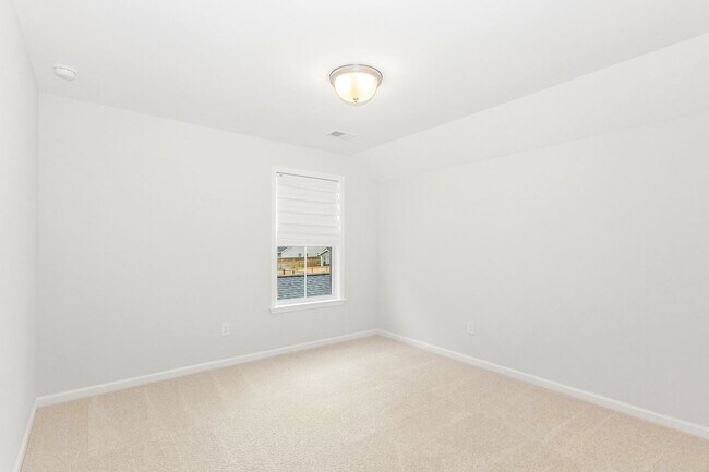 Building Photo - Beautiful 3 Bedroom 2.5 Bathroom Home in Windsor Crossing with Loft