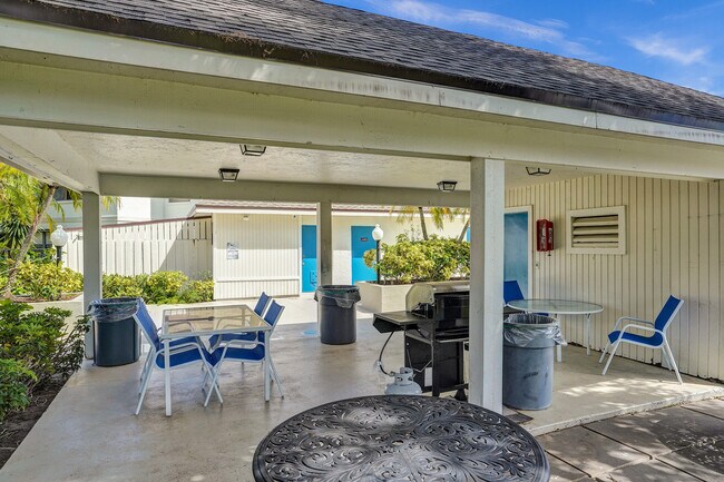 Building Photo - 2906 SW 21st Terrace