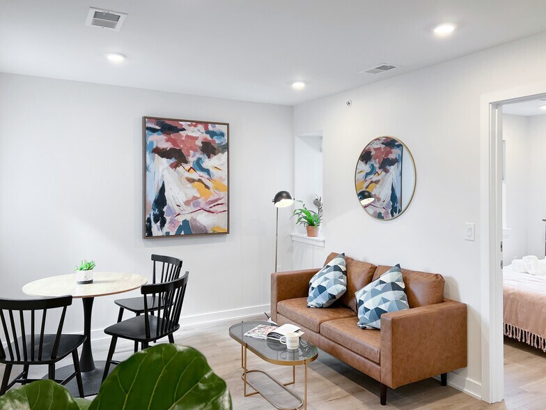 Living Room D - 3814 Hamilton St