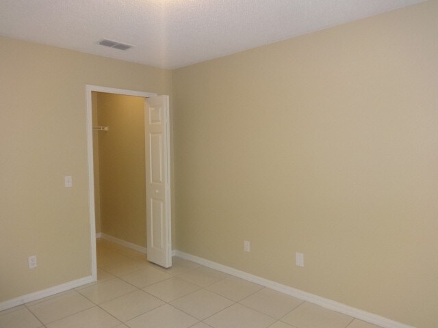 Building Photo - 1040 Pineview Ct