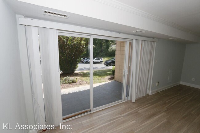 Building Photo - 1 br, 1 bath House - 7529 Riverdale Road  ...