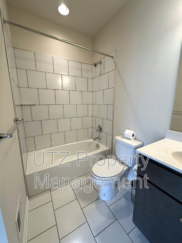 Building Photo - 967 Holden Rd