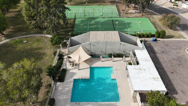 Building Photo - 4401 W McRae Way
