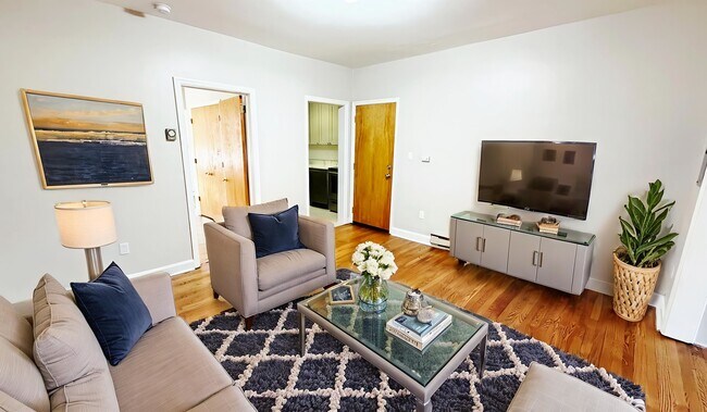 Building Photo - 133 E Broad St